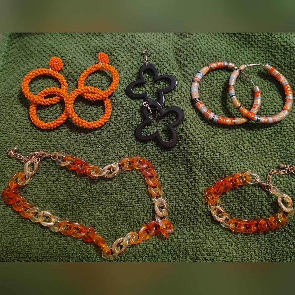 Retro Style Fashion Jewelry Lot